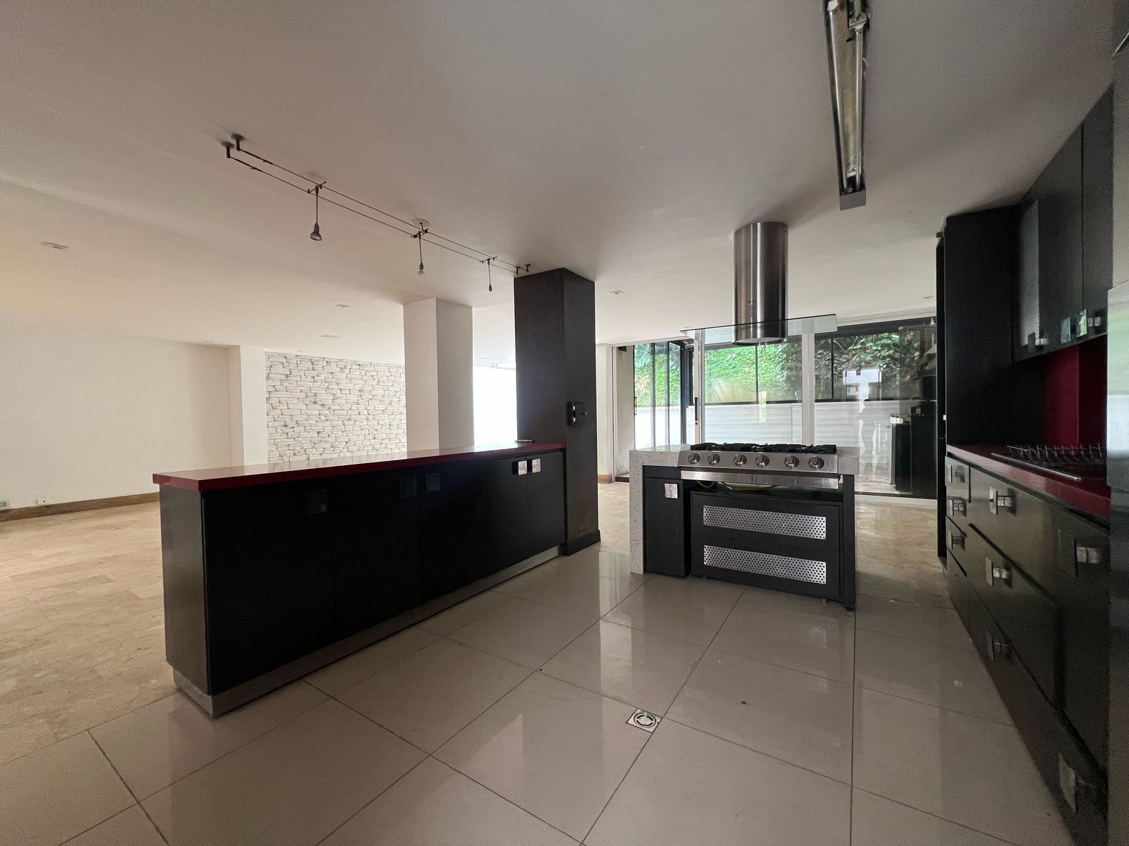Casa en arriendo en El Poblado, Medellín · foto 6 de 24