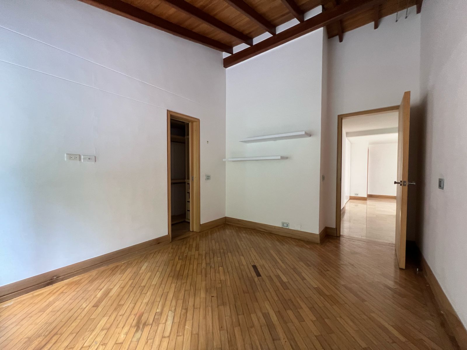 Casa en arriendo en El Poblado, Medellín · foto 12 de 24