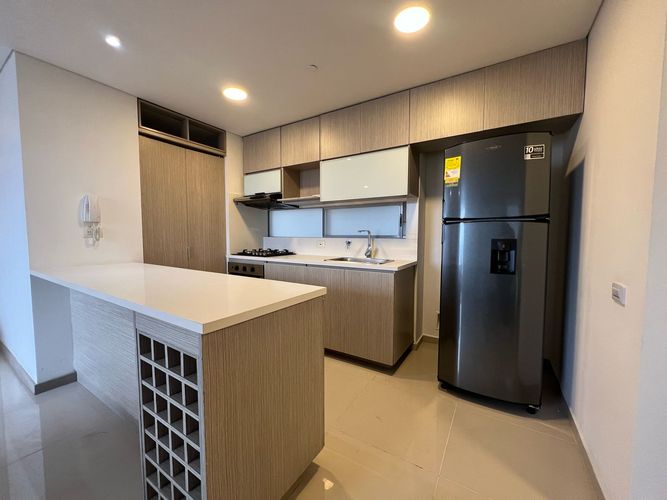 Apartamento de 3 alcobas en arriendo en Loma Del Esmeraldal, Envigado, 98 m² · foto 6 de 16