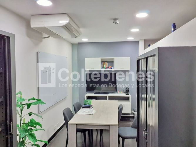 Oficina en arriendo en Las Lomitas, Itagüí, 978 m² · foto 13 de 24