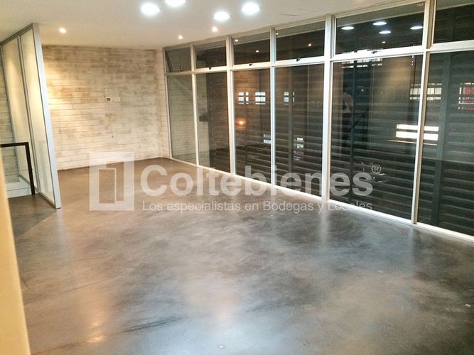 Oficina en arriendo en Las Lomitas, Itagüí, 978 m² · foto 15 de 24