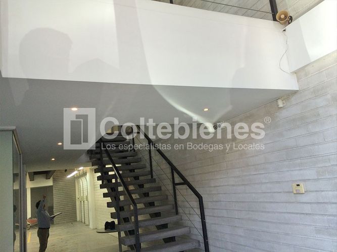 Oficina en arriendo en Las Lomitas, Itagüí, 978 m² · foto 16 de 24