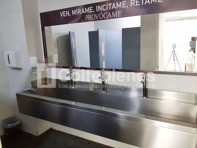 Oficina en arriendo en Las Lomitas, Itagüí, 978 m² · foto 21 de 24