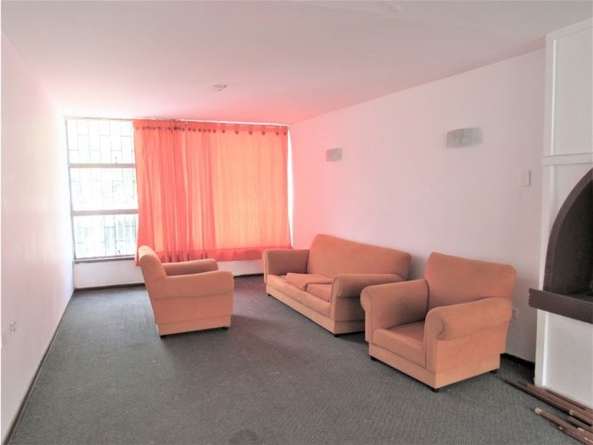 Casa de 7 alcobas en venta en Campin, Bogotá, 384 m² · foto 3 de 8