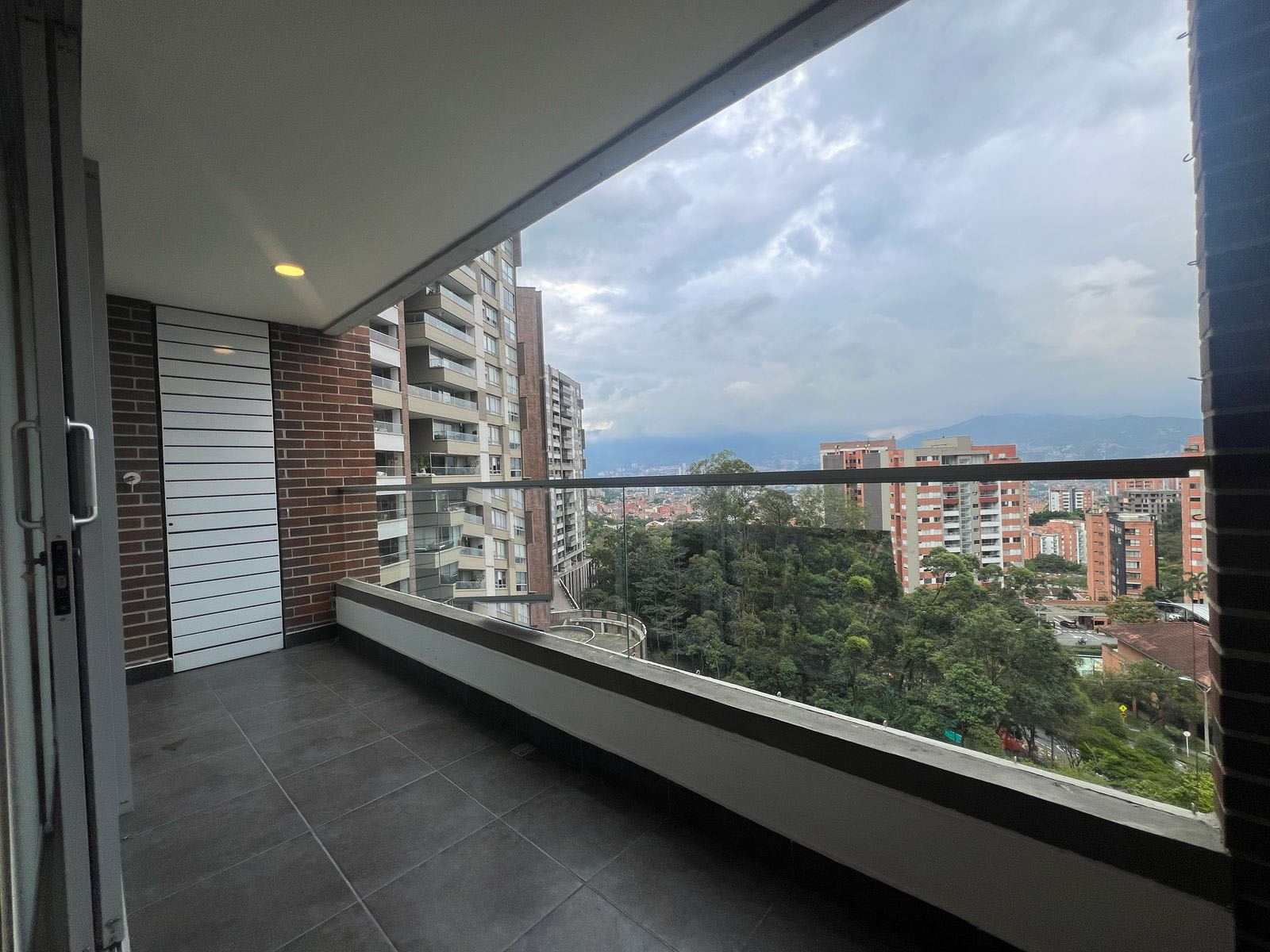 Apartamento en arriendo en Loma Del Esmeraldal, Envigado · foto 16 de 16