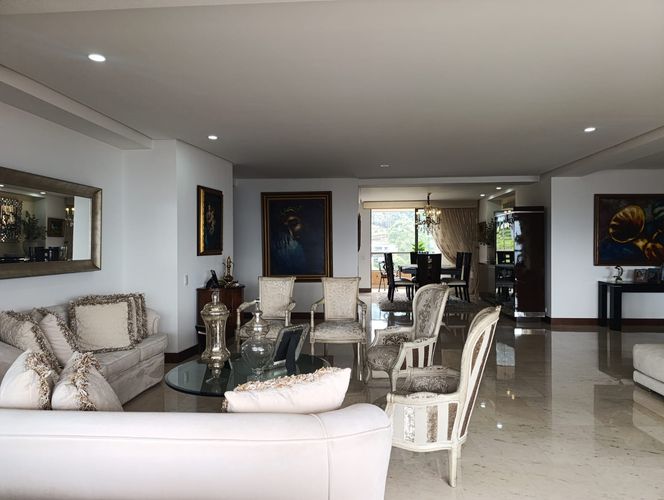 Apartamento de 3 alcobas en venta en El Poblado, Medellín, 276 m² · foto 2 de 20