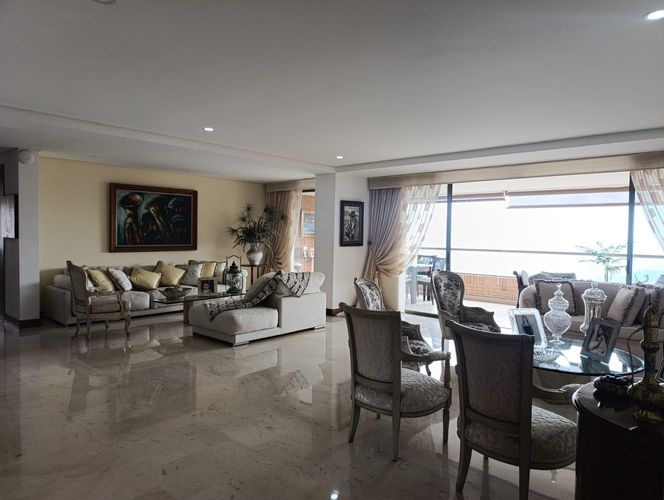 Apartamento de 3 alcobas en venta en El Poblado, Medellín, 276 m² · foto 3 de 20