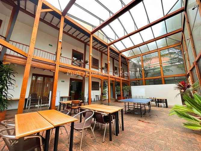 Casa de 5 alcobas en venta en La Candelaria, Bogotá, 1355 m² · foto 3 de 16