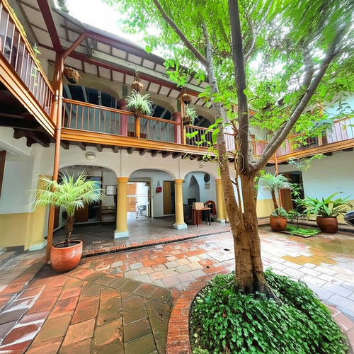 Casa de 5 alcobas en venta en La Candelaria, Bogotá, 1355 m² · foto 8 de 16