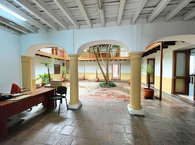 Casa de 5 alcobas en venta en La Candelaria, Bogotá, 1355 m² · foto 13 de 16