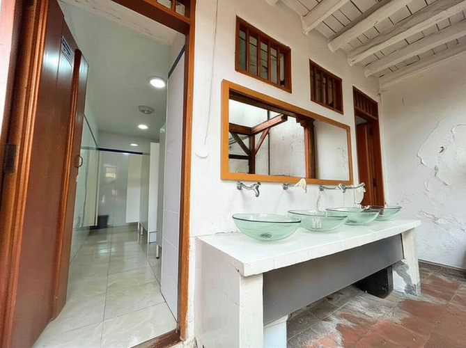 Casa de 5 alcobas en venta en La Candelaria, Bogotá, 1355 m² · foto 16 de 16