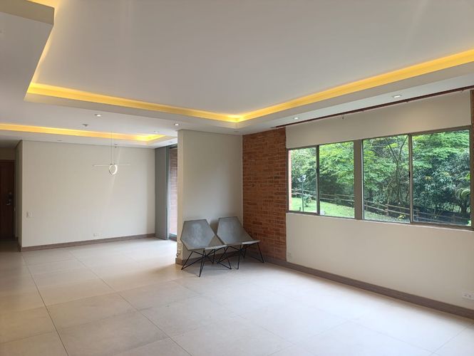 Apartamento de 1 alcoba en arriendo en El Castillo, Medellín, 93 m² · foto 2 de 19