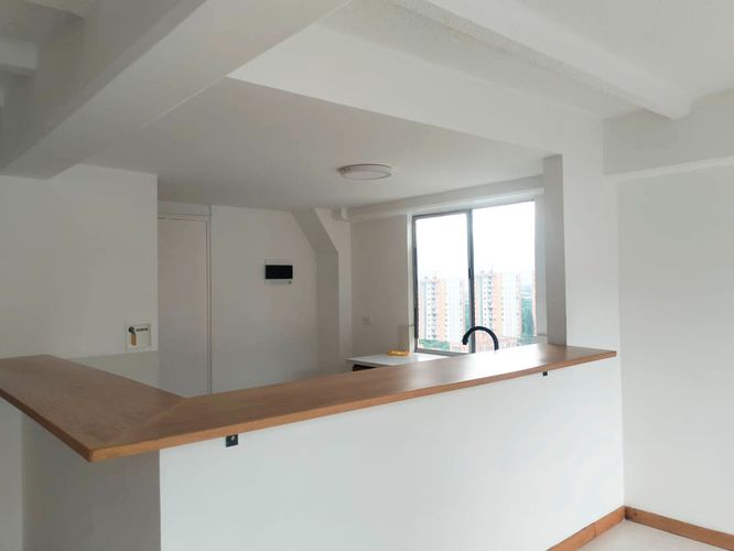 Apartamento de 2 alcobas en arriendo en El Poblado, Medellín, 95 m² · foto 4 de 15