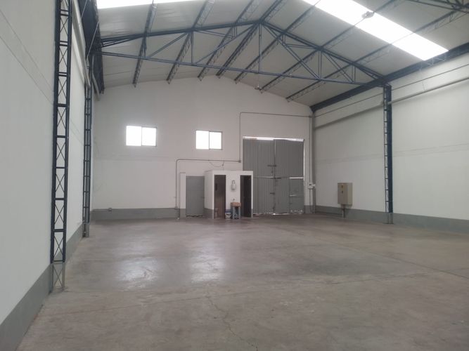 Bodega en arriendo en Cristo Rey, Medellín, 355 m² · foto 2 de 13