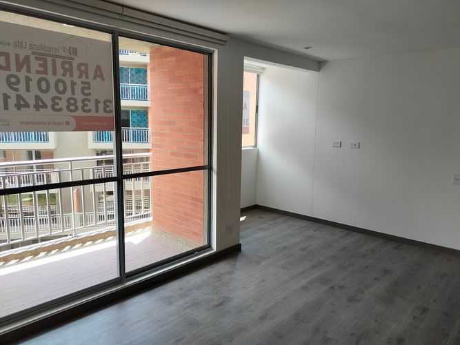 Apartamento de 2 alcobas en venta en Cerezos, Mosquera, 61 m² · foto 3 de 24