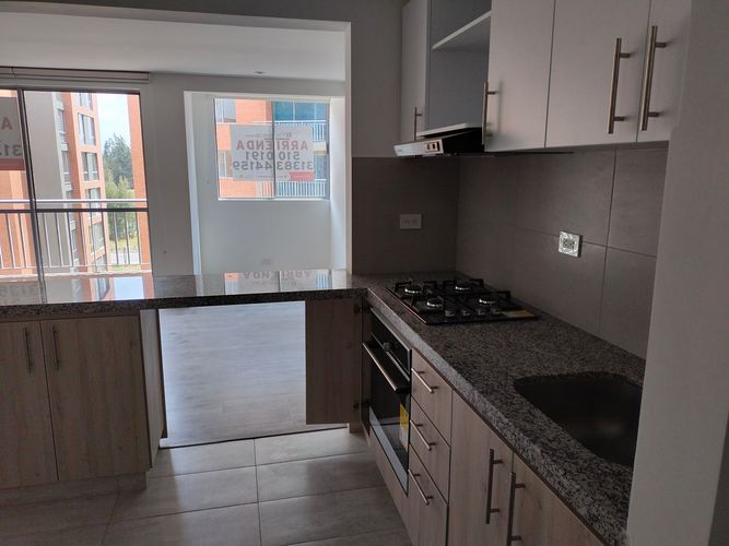 Apartamento de 2 alcobas en venta en Cerezos, Mosquera, 61 m² · foto 10 de 24