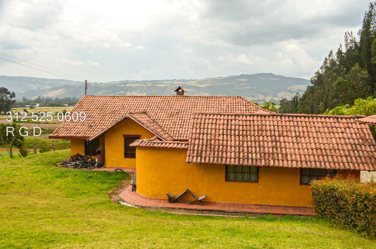 Casa de 6 alcobas en venta en Montana, Sopó · foto 2 de 24