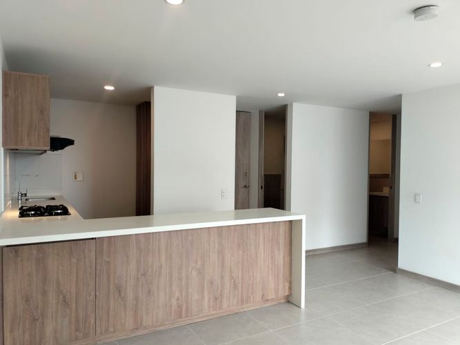Apartamento de 2 alcobas en arriendo en El Poblado, Medellín, 84 m² · foto 4 de 15
