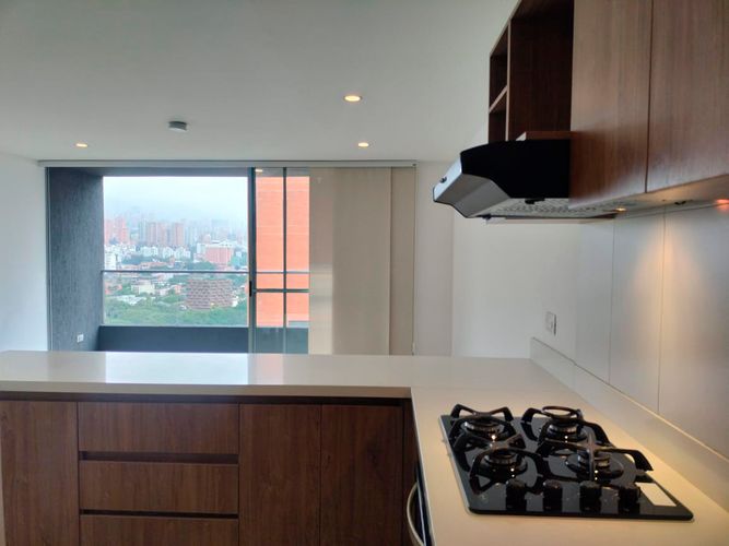 Apartamento de 2 alcobas en arriendo en El Poblado, Medellín, 84 m² · foto 6 de 15