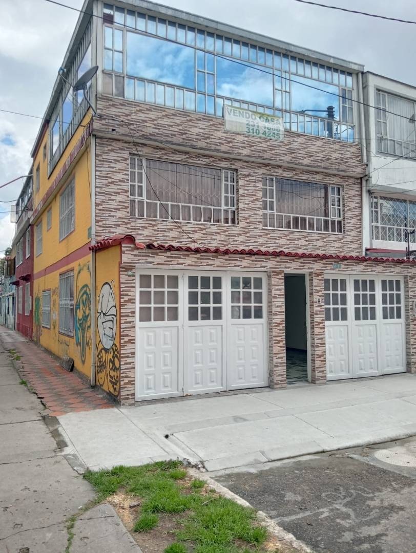 Casa en venta en Villa Claudia, Bogotá · foto 2 de 24