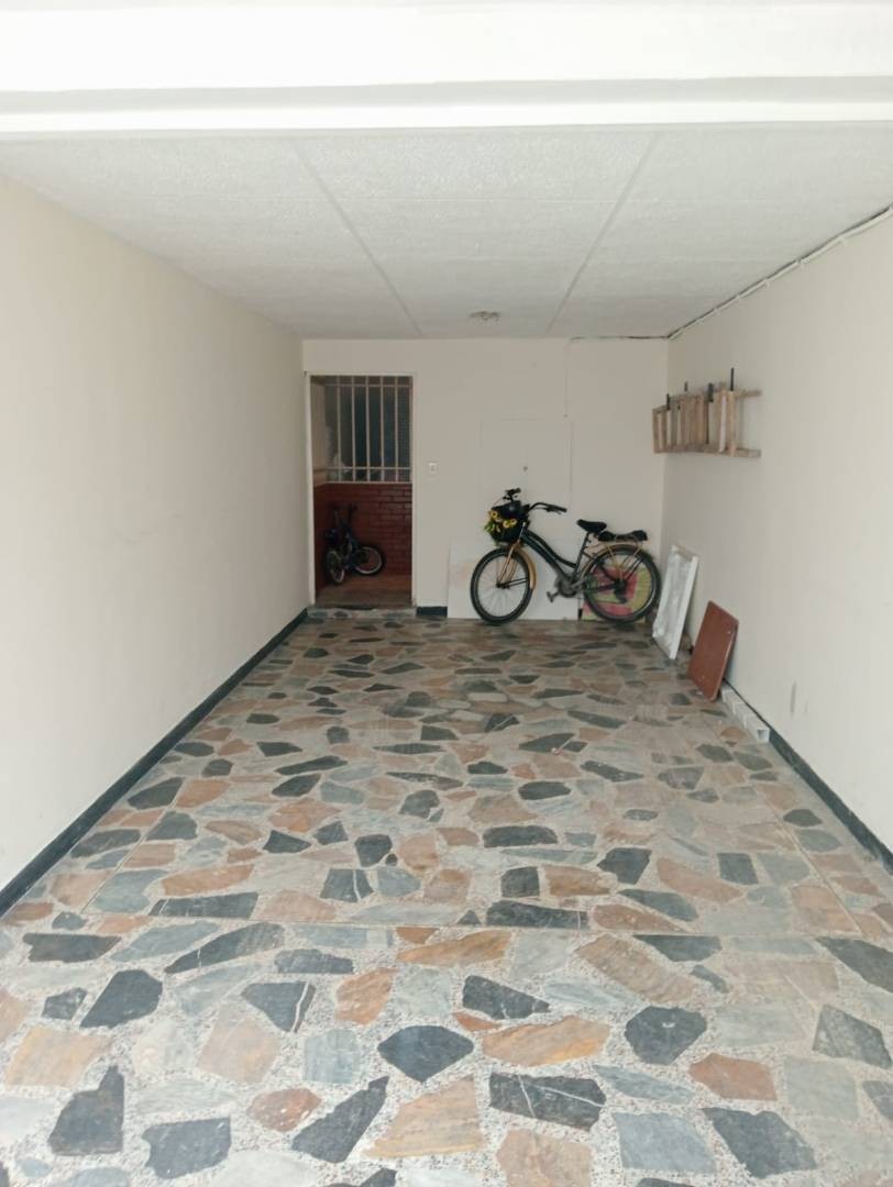 Casa en venta en Villa Claudia, Bogotá · foto 3 de 24