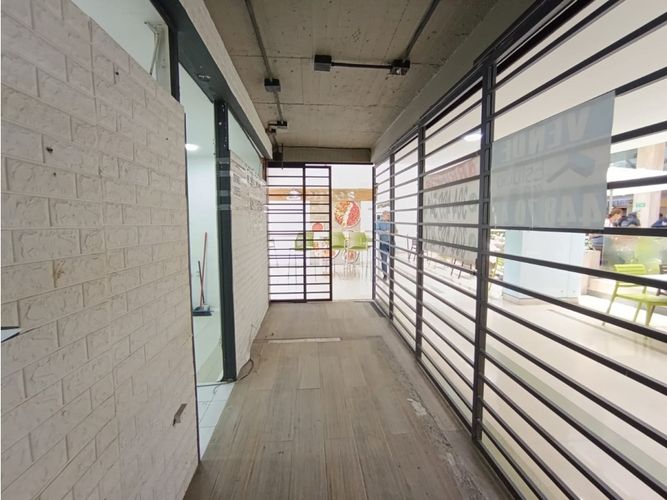 Local en arriendo en Conquistadores, Medellín, 29 m² · foto 2 de 10
