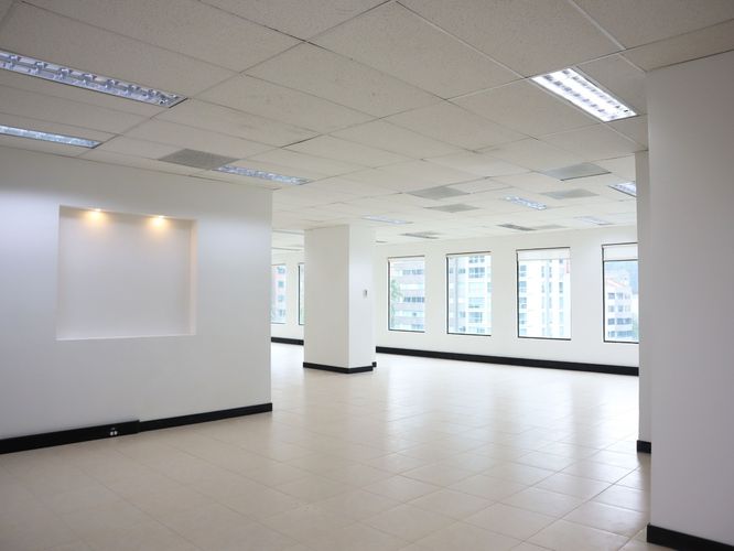 Oficina en arriendo en El Poblado, Medellín, 464 m² · foto 6 de 20