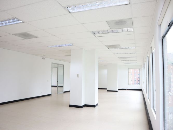 Oficina en arriendo en El Poblado, Medellín, 464 m² · foto 9 de 20