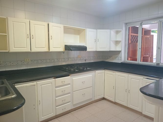 Casa de 4 alcobas en venta en El Poblado, Medellín, 257 m² · foto 9 de 20