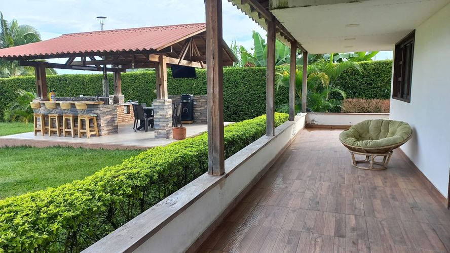 Casa de 6 alcobas en venta en Puerto Espejo, Armenia, 420 m² · foto 2 de 22
