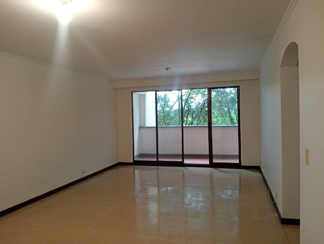 Apartamento de 3 alcobas en arriendo en Laureles, Medellín, 131 m² · foto 2 de 20