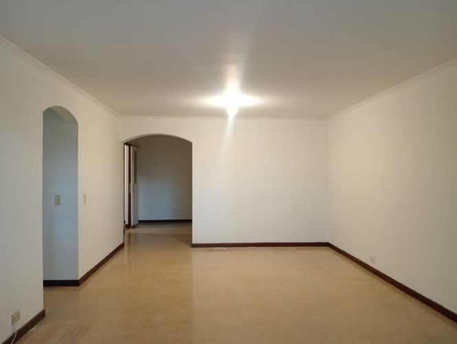Apartamento de 3 alcobas en arriendo en Laureles, Medellín, 131 m² · foto 3 de 20