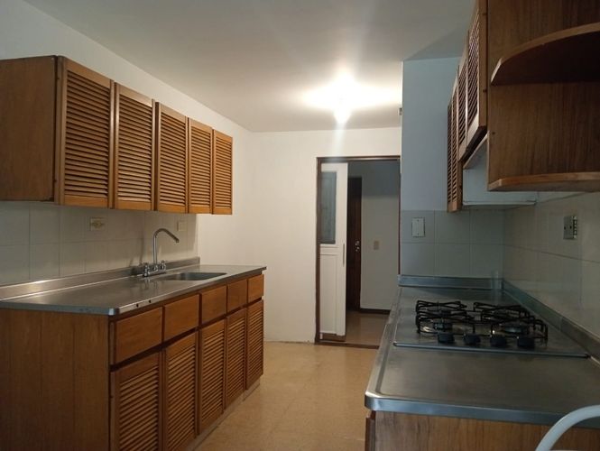 Apartamento de 3 alcobas en arriendo en Laureles, Medellín, 131 m² · foto 5 de 20