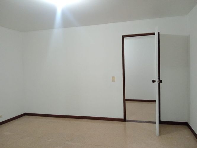 Apartamento de 3 alcobas en arriendo en Laureles, Medellín, 131 m² · foto 8 de 20