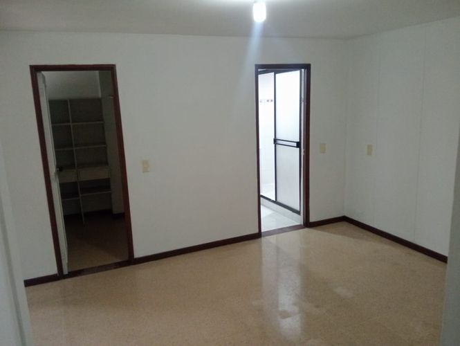 Apartamento de 3 alcobas en arriendo en Laureles, Medellín, 131 m² · foto 9 de 20