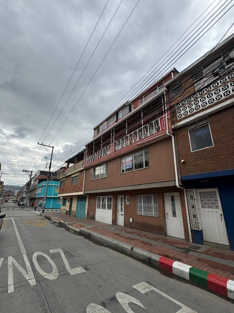 Casa en venta en El Carmen, Bogotá · foto 2 de 19
