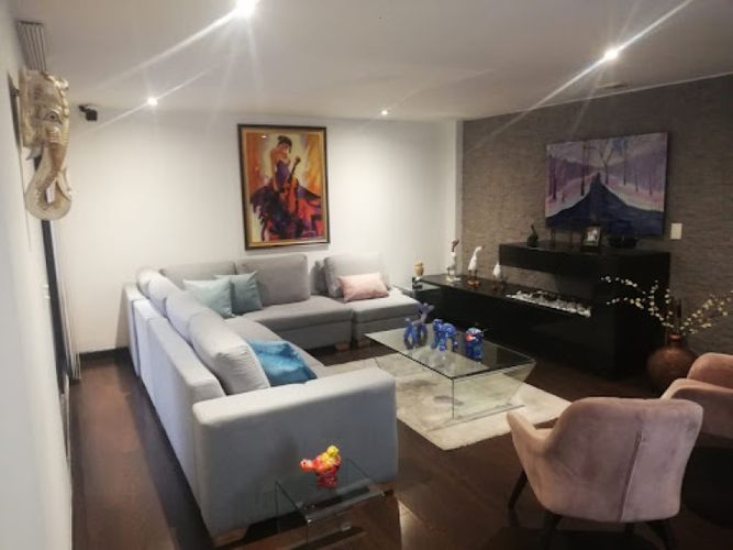 Casa de 4 alcobas en venta en Santa Bibiana, Bogotá, 290 m² · foto 2 de 24