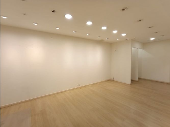 Local en arriendo en Conquistadores, Medellín, 70 m² · foto 2 de 12