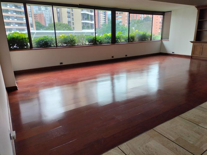Apartamento de 3 alcobas en venta en El Poblado, Medellín, 225 m² · foto 2 de 15