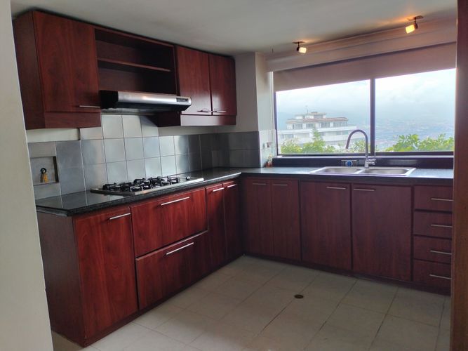 Apartamento de 3 alcobas en venta en El Poblado, Medellín, 225 m² · foto 5 de 15