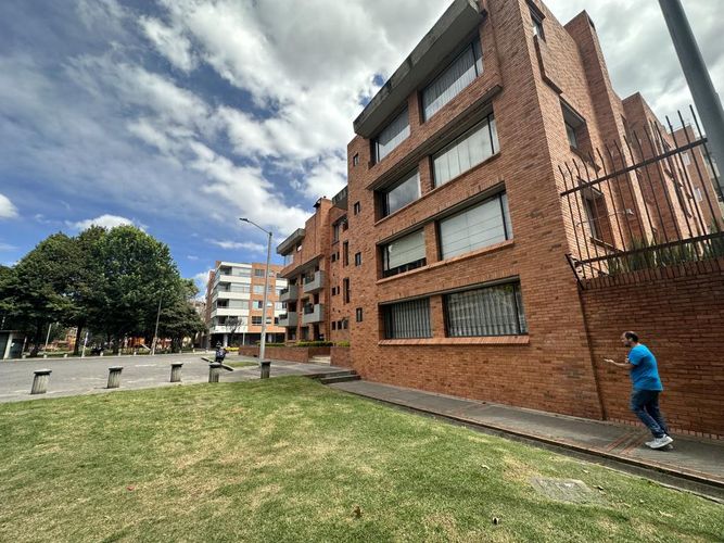 Apartamento de 3 alcobas en venta en La Calleja, Bogotá, 107 m² · foto 2 de 24