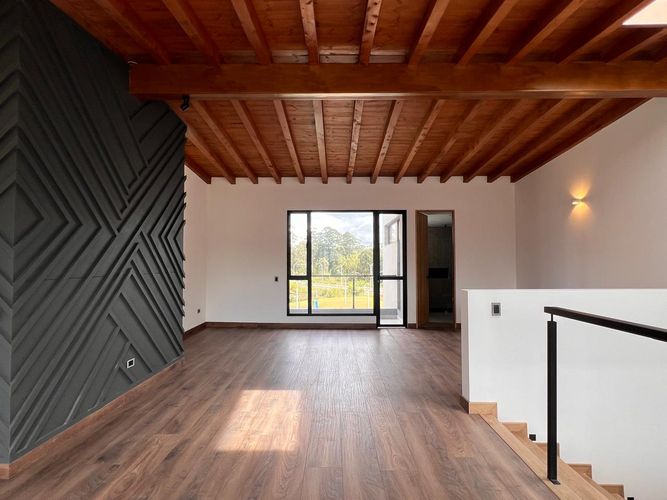 Casa de 4 alcobas en venta en Llano Grande, Rionegro, 250 m² · foto 2 de 15