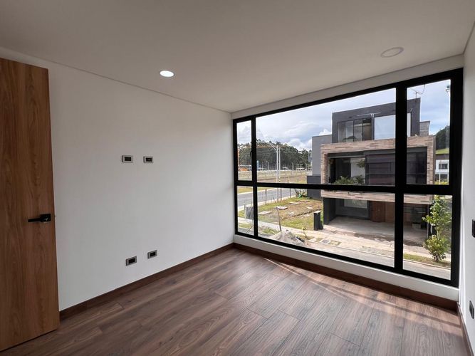 Casa de 4 alcobas en venta en Llano Grande, Rionegro, 250 m² · foto 4 de 15
