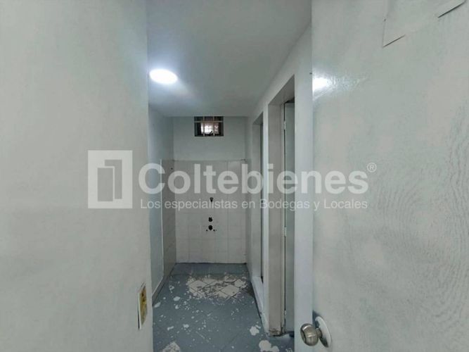 Bodega en arriendo en Trinidad, Medellín, 1900 m² · foto 4 de 23