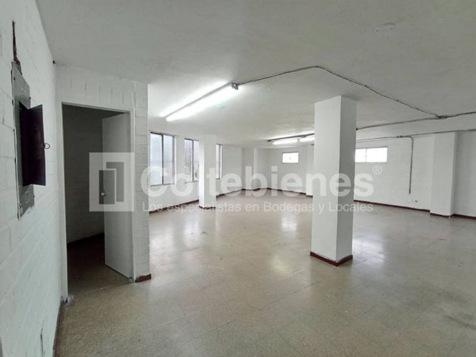 Bodega en arriendo en Trinidad, Medellín, 1900 m² · foto 7 de 23