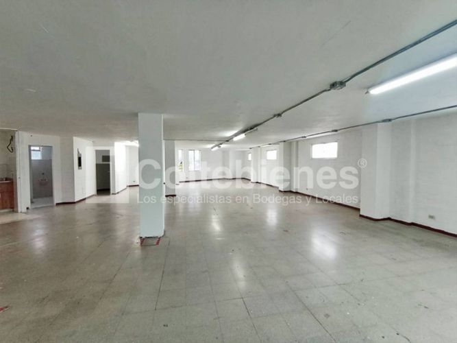 Bodega en arriendo en Trinidad, Medellín, 1900 m² · foto 10 de 23