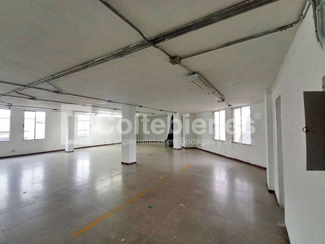 Bodega en arriendo en Trinidad, Medellín, 1900 m² · foto 12 de 23