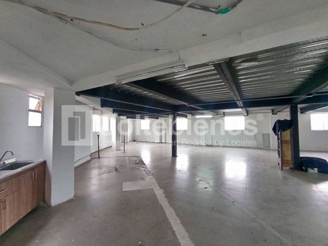 Bodega en arriendo en Trinidad, Medellín, 1900 m² · foto 14 de 23