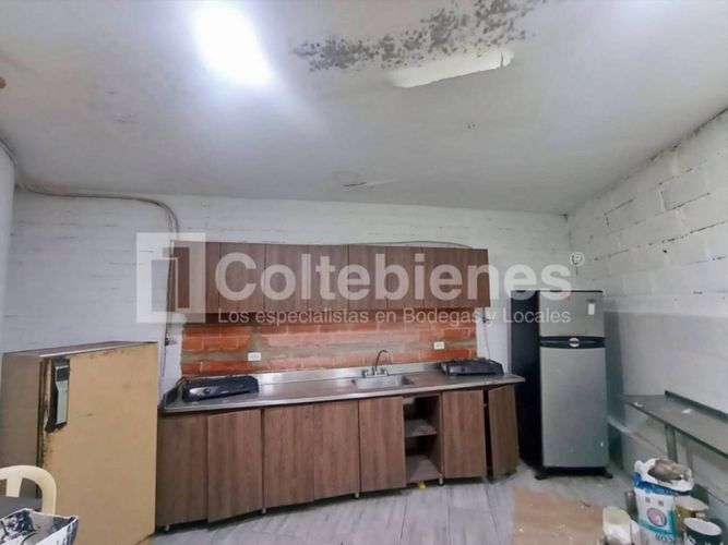 Bodega en arriendo en Trinidad, Medellín, 1900 m² · foto 15 de 23