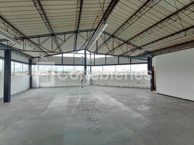 Bodega en arriendo en Trinidad, Medellín, 1900 m² · foto 17 de 23